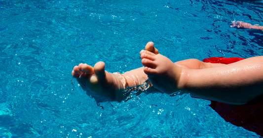 Zomerplezier met je mini-me: de leukste zwemspullen voor baby & kind