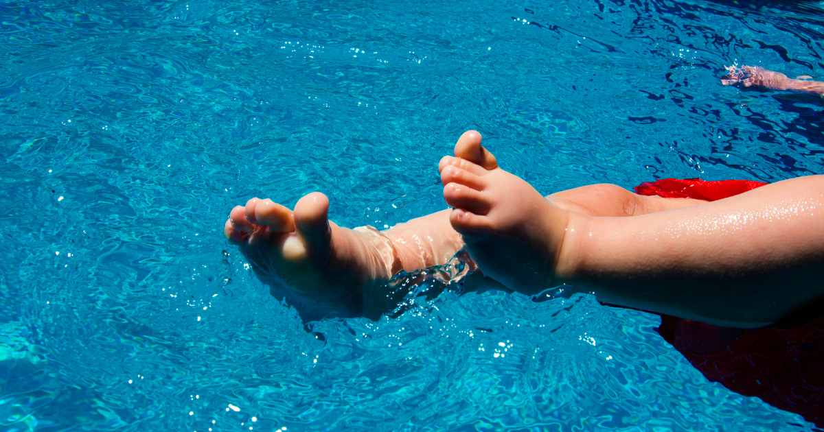 Zomerplezier met je mini-me: de leukste zwemspullen voor baby & kind - Zivē