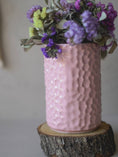 Geef foto weer in Gallery viewer, Vaas met gespikkeld relief

