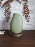 Geef foto weer in Gallery viewer, Decoratieve vaas
