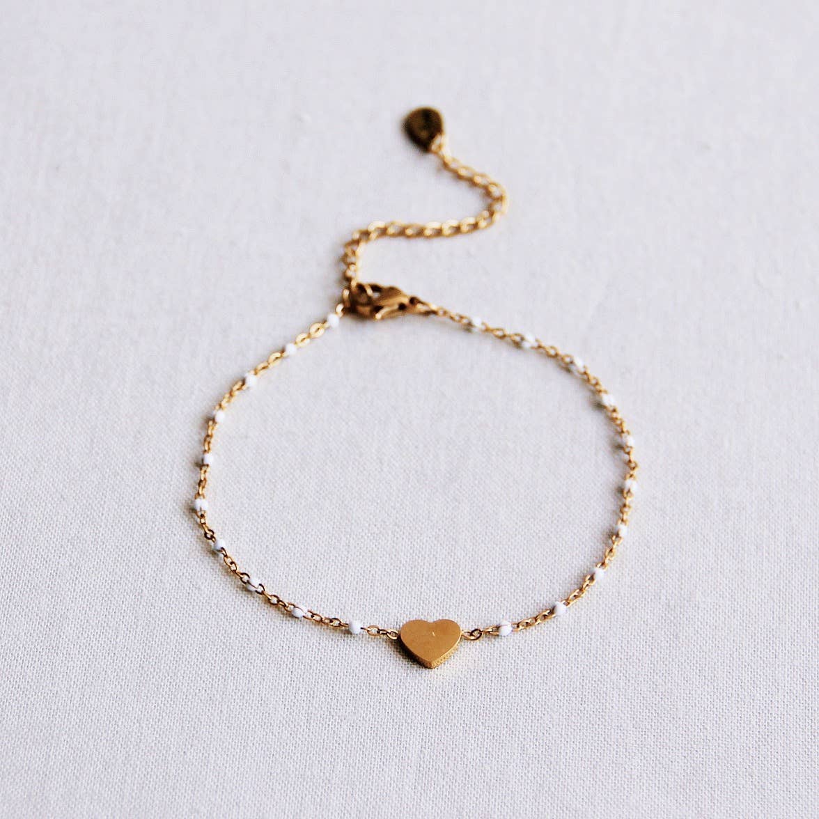 Armband met Wit Accent en Hartbedel - Zivē