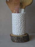 Geef foto weer in Gallery viewer, Vaas met gespikkeld relief
