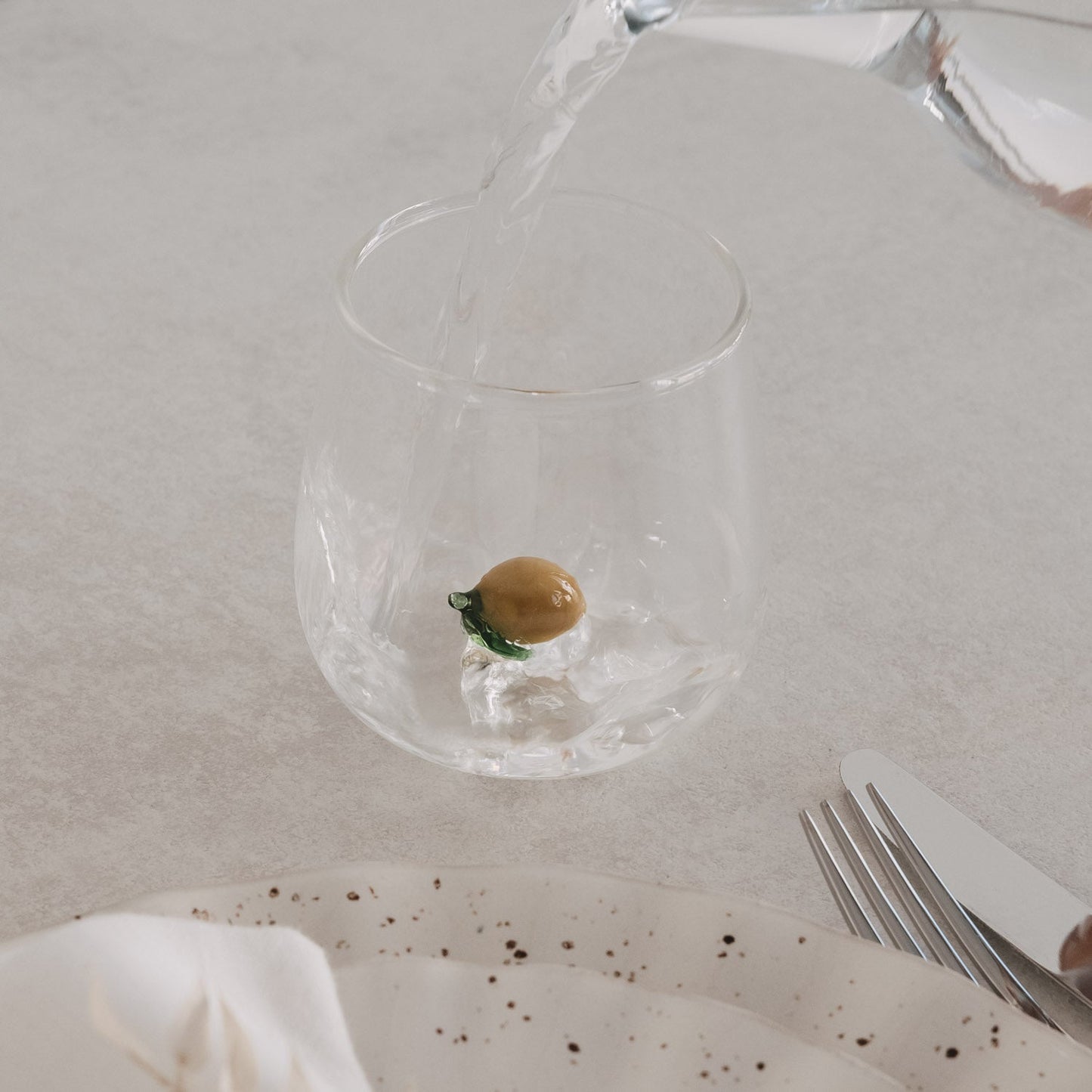 Drinkglas met citroen - Zivē